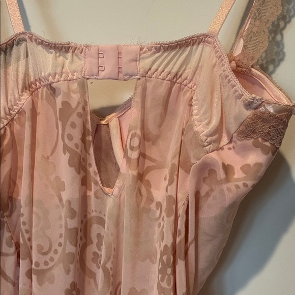 Lace Trim Pink Chemise. B8 - Picture 5 of 6